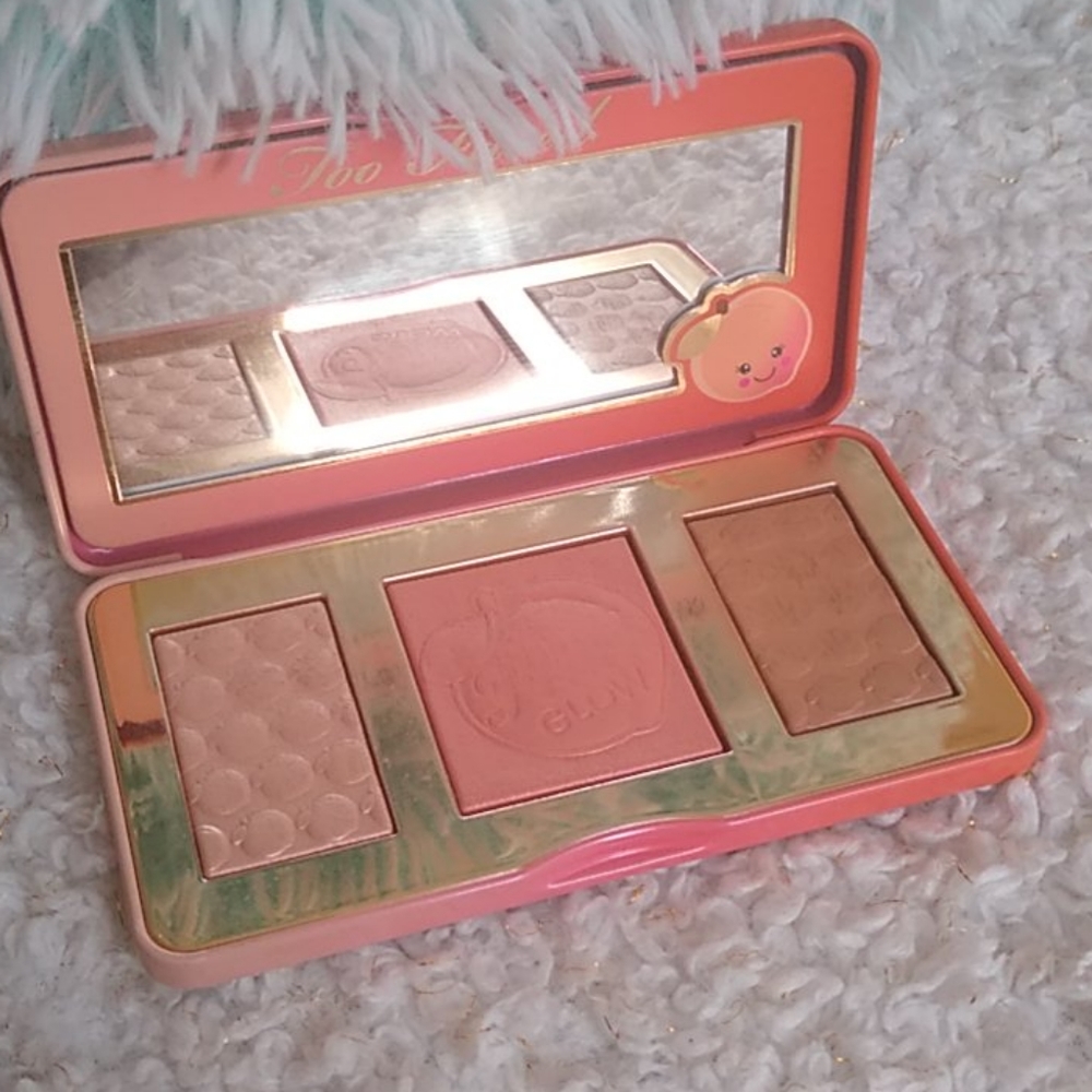 Too Faced Sweet Peach Glow highlight palette